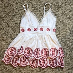 Super chic tank top with layers and lace detail ♥️